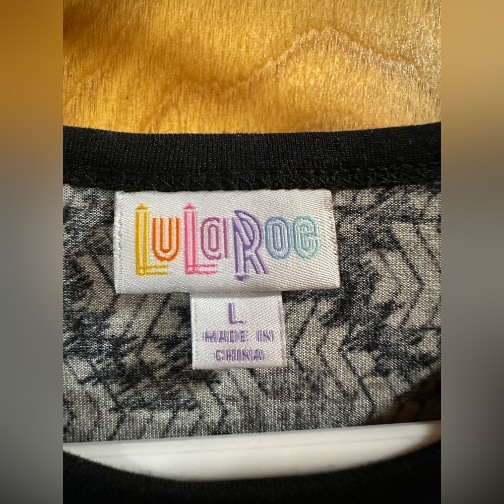 LuLaRoe Randy Tee - Picture 7 of 7